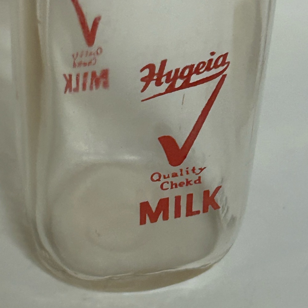 Vintage Hygeia Dairy One Pint Glass Milk Bottle **Collectible - Picture 2 of 9